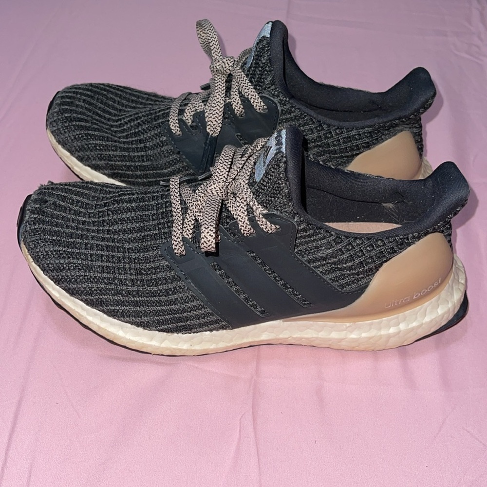 Adidas UltraBoost | Size 6.5 - Picture 5 of 13